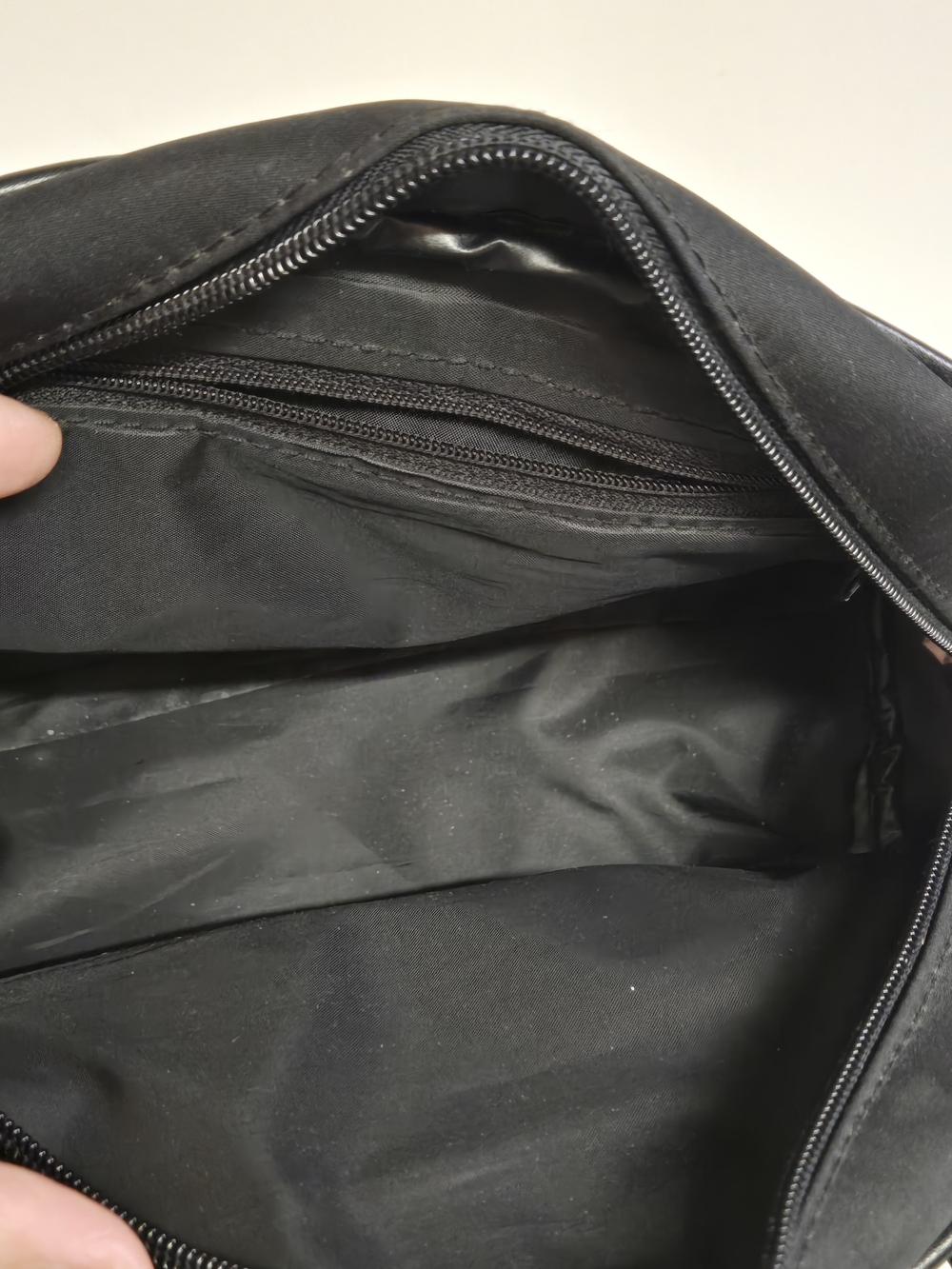 Black Parisian-style bowler handbag - Picture 4 of 9